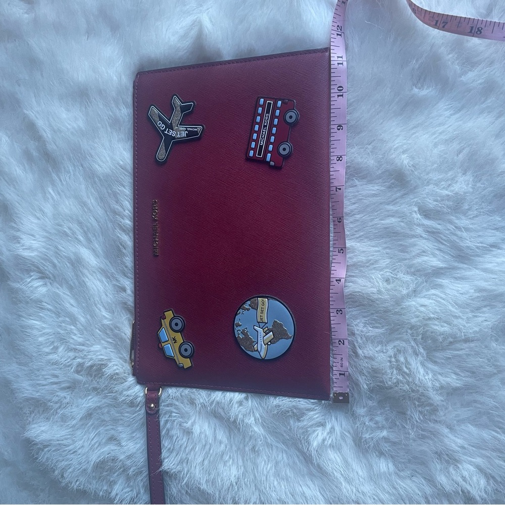 Michael Kors Burgundy Leather Wristlet with Travel Motifs.NEW without tags - Picture 5 of 7